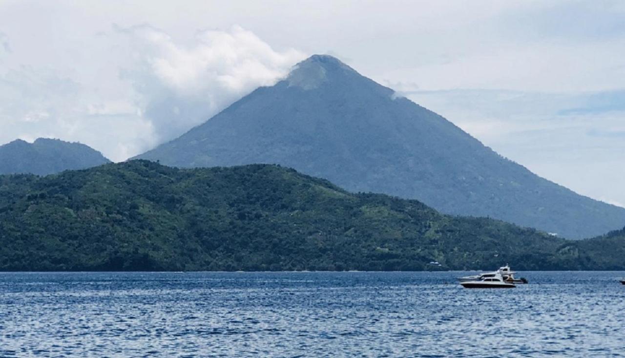 Dragon Palace Hotel By Amazing Ternate Exterior photo